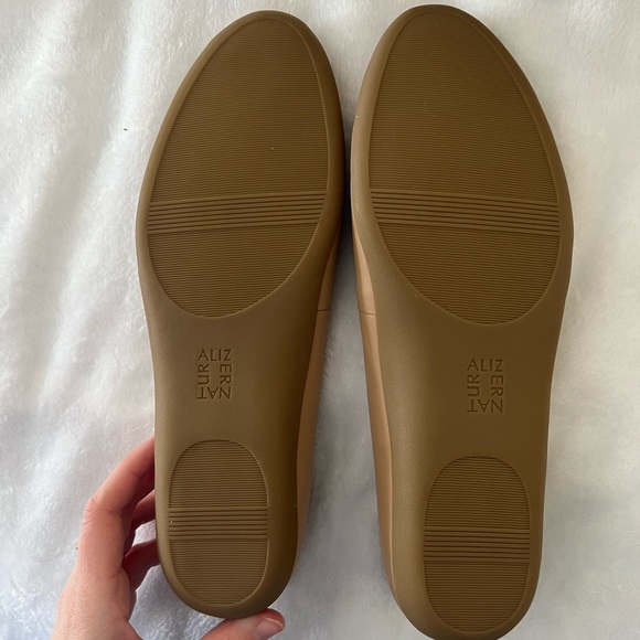 Naturalizer Flats Size 9 1/2 - Picture 4 of 5